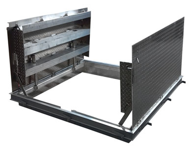 Photo of drainable floor hatch designed to take H20 rolling loads